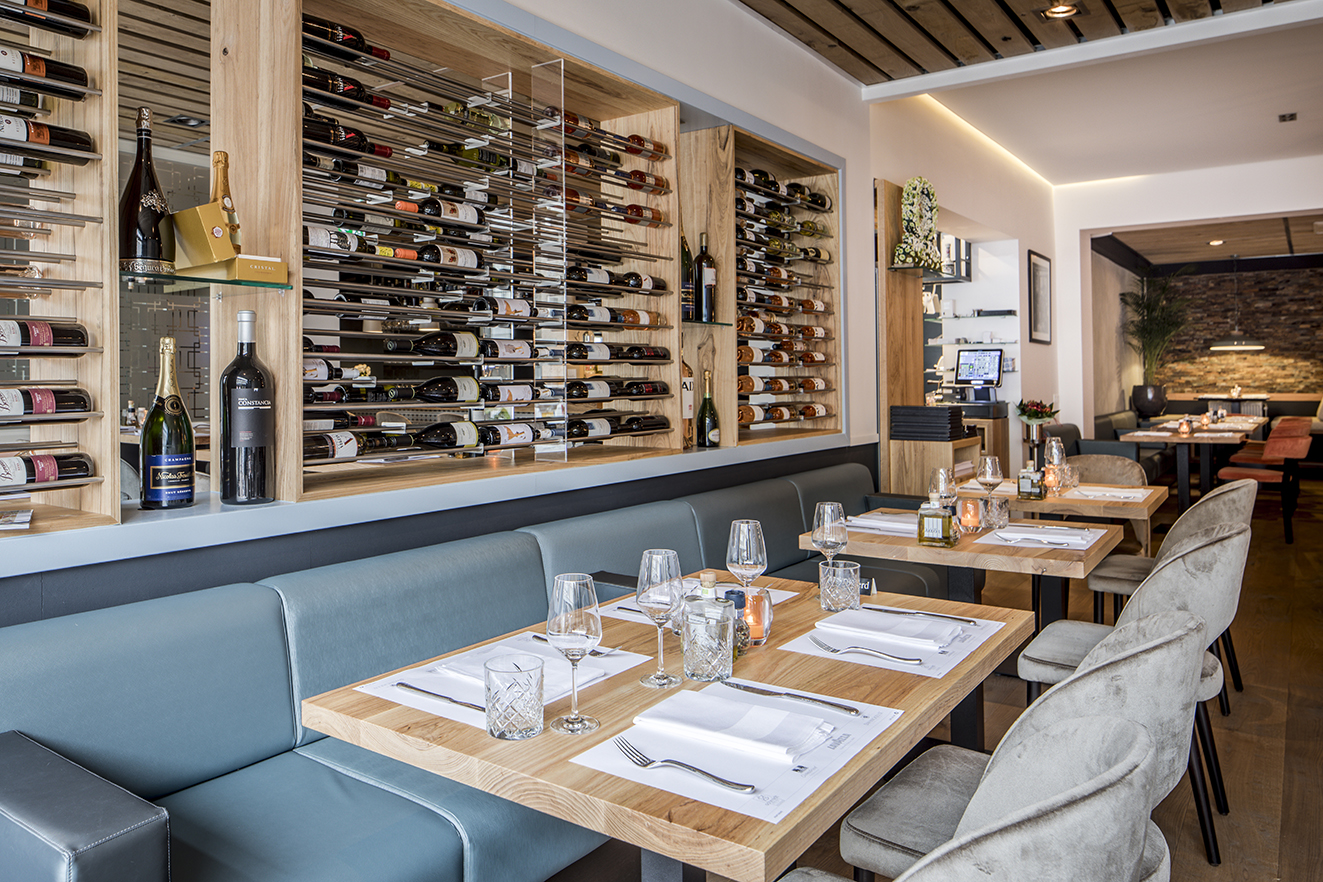 Omega-grieks-restaurant-zakelijk-ontwerp-Daisy-Heuvel